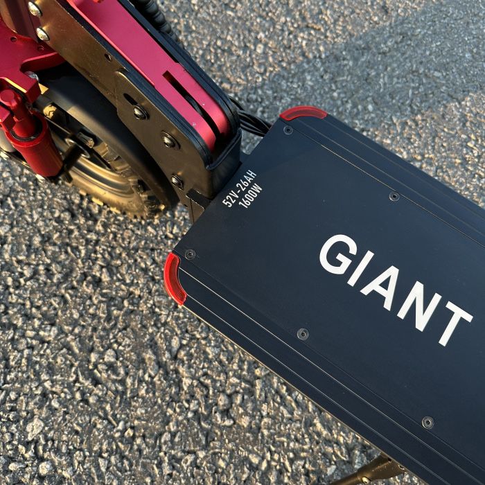 Електросамокат GIANT Outlander 2025
