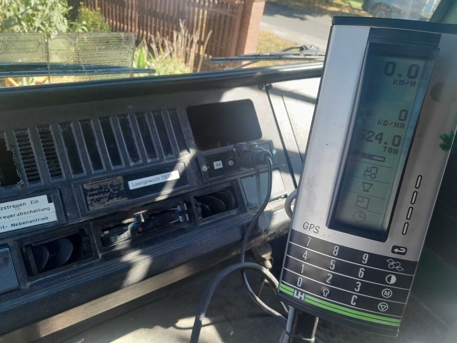 Rozsiewacz wapna- nawozu Iveco- Magirus110-17AW.2na części w komplecie