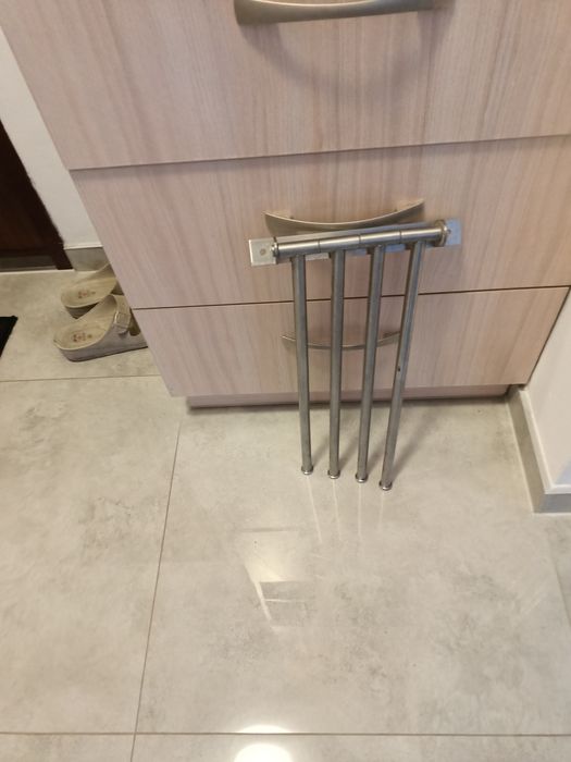 Wieszak do łazienki metalowy na cztery patyki w bardzo dobrym stanie