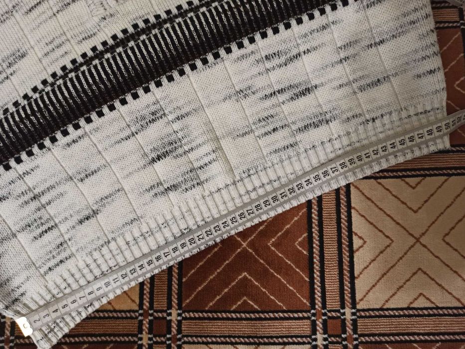 Мужской теплый свитер под горло