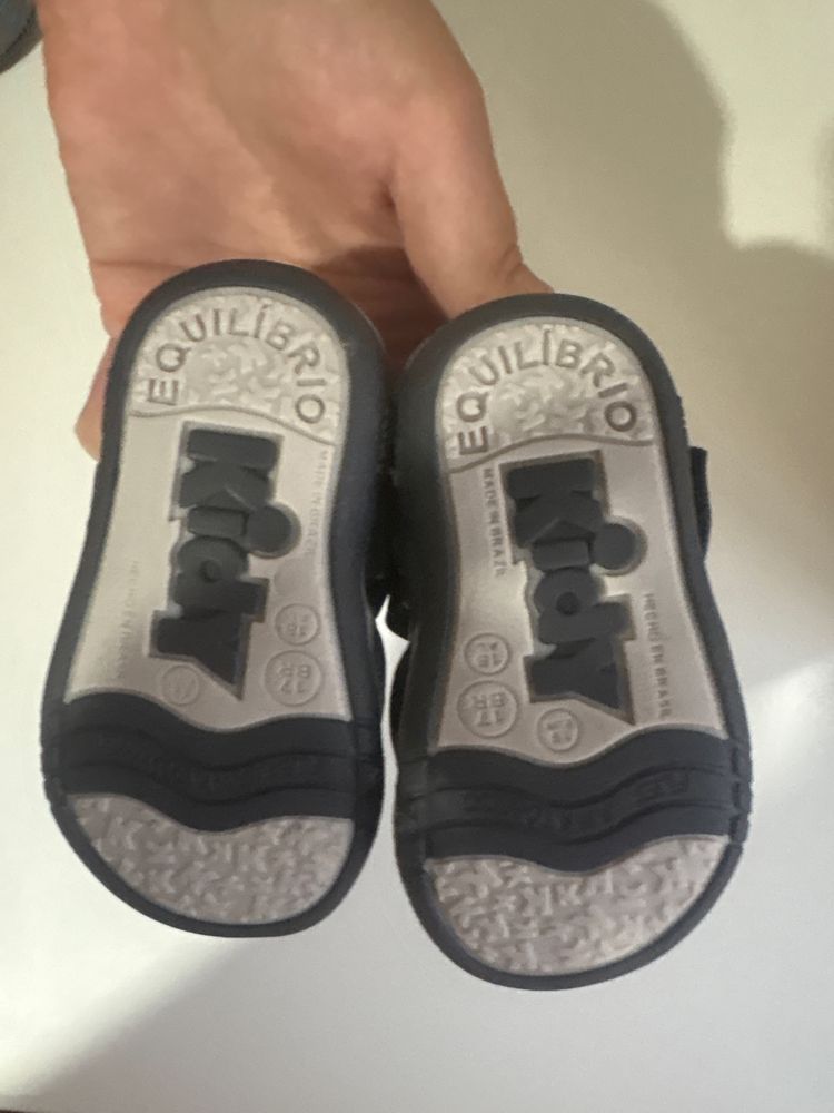 Tenis de bebe novos