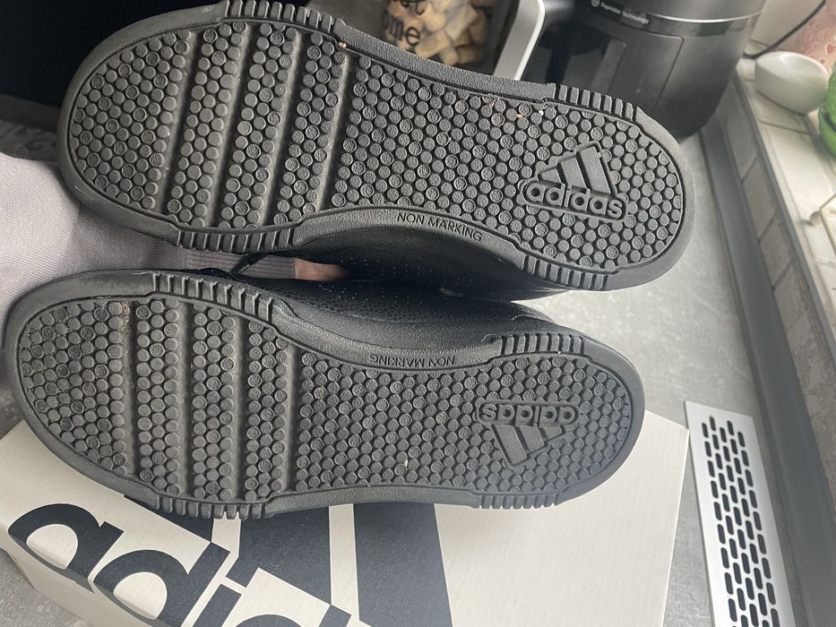 Шкіряні кросівка adidas підліткові 37 розмір
