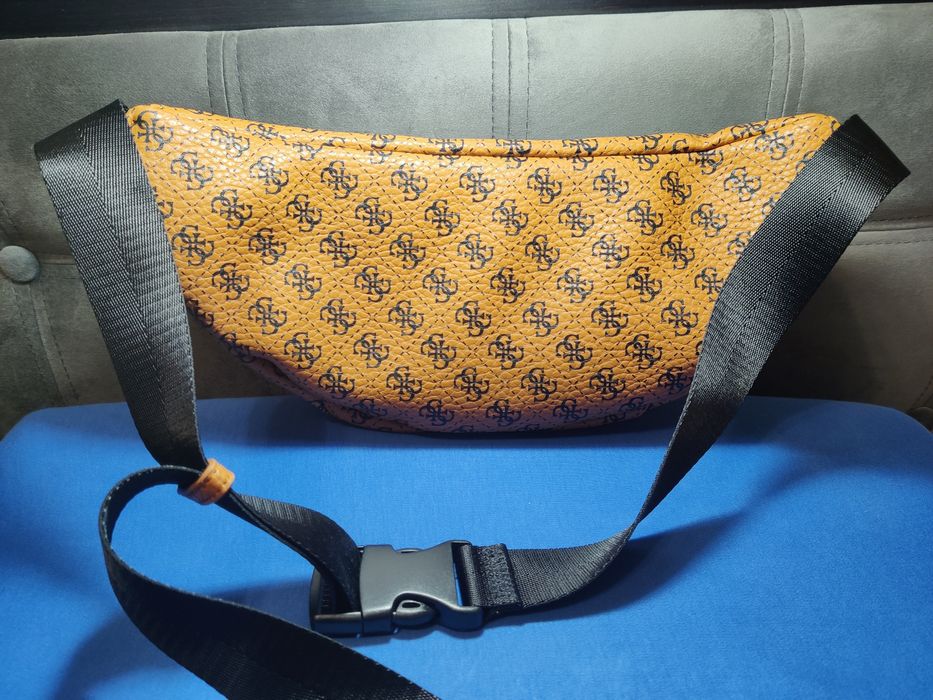 Guess сумка-бананка