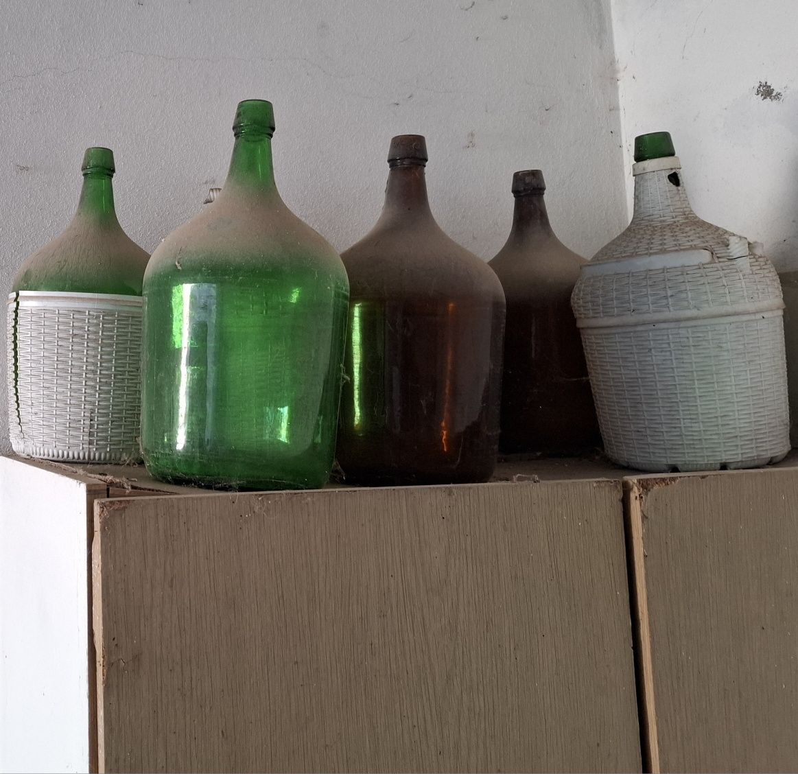 Garrafoes de vidro "antigos" para decoração... 10 euros cada. Tenho 9