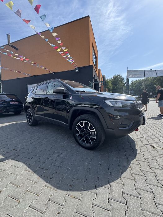 Продам своє авто в хорошому стані jeep compass trailhawk