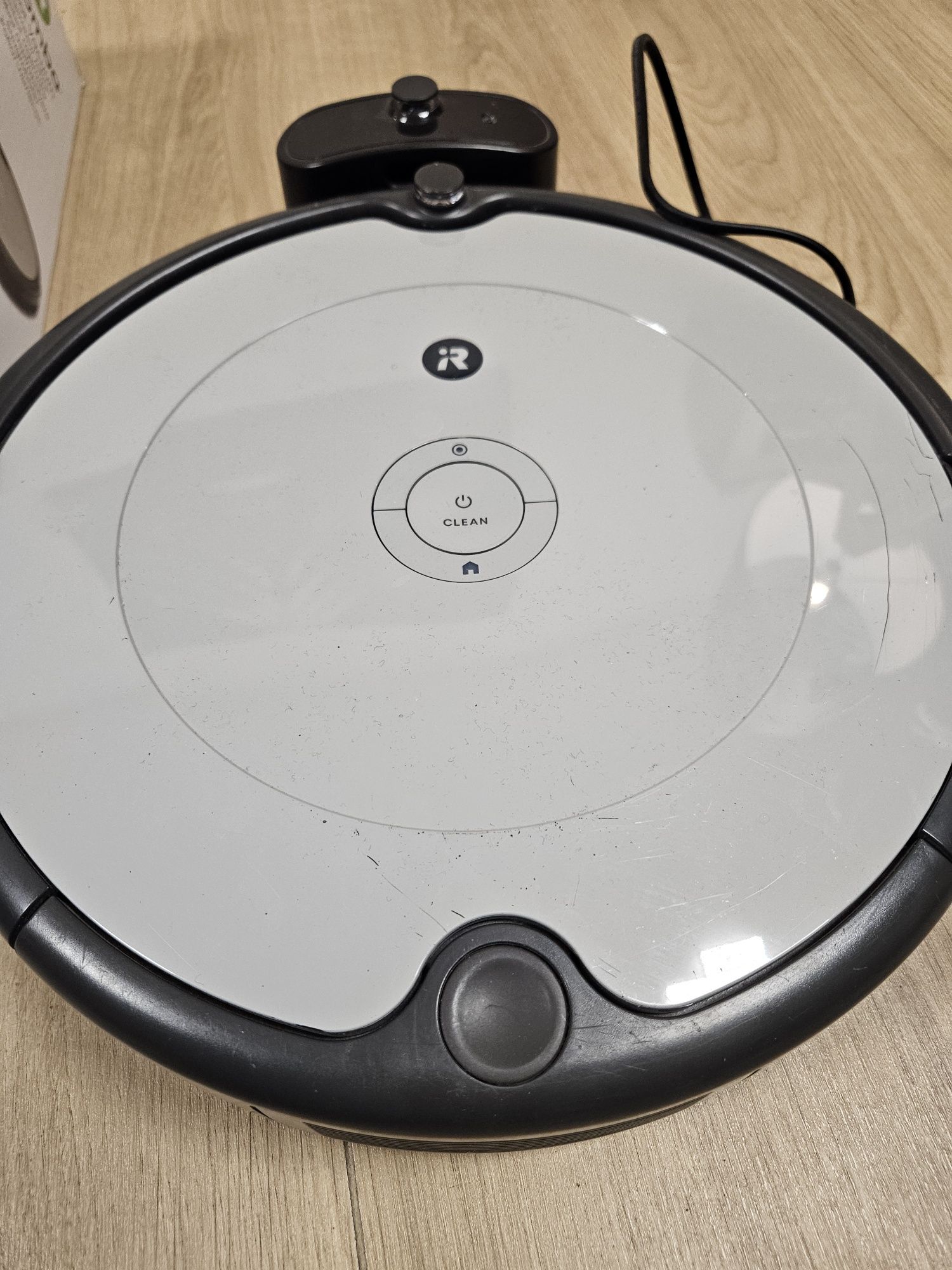 Robot odkurzający odkurzacz Roomba IRobot 698 model 17070