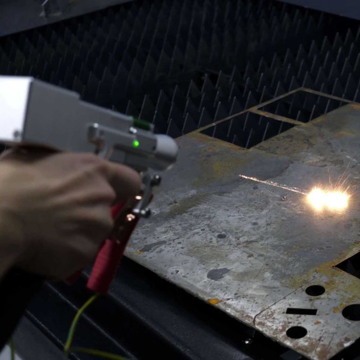 Ręczna spawarka laserowa laser fiber do spawania 2000W 5w1