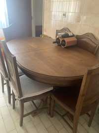 Conjunto mesa e 6 cadeiras de madeira