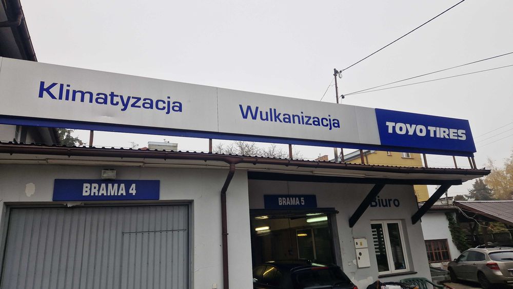 Reklama na budynek  serwisu samochodowego , szyld reklamowy LED
