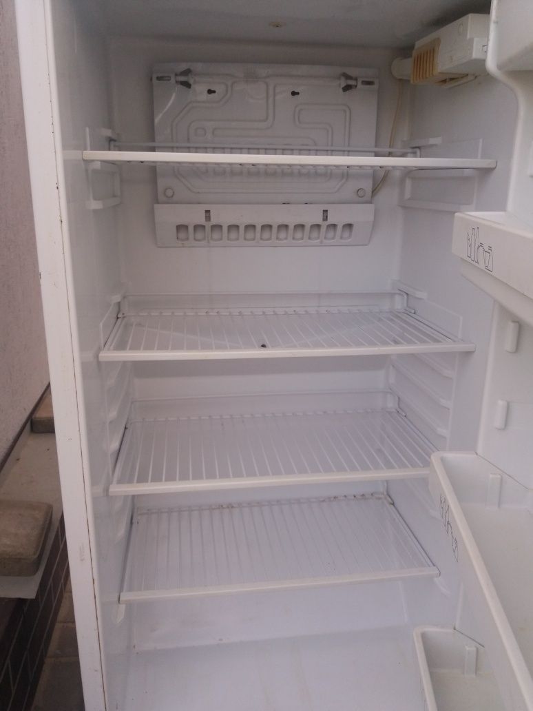 Продам холодильник АТЛАНТ в робочому стані, недоліки по стану на фото.