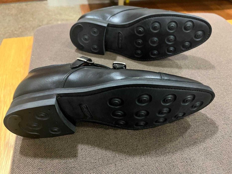 Sapatos Novos (nunca foram usados) marca Carlos Santos