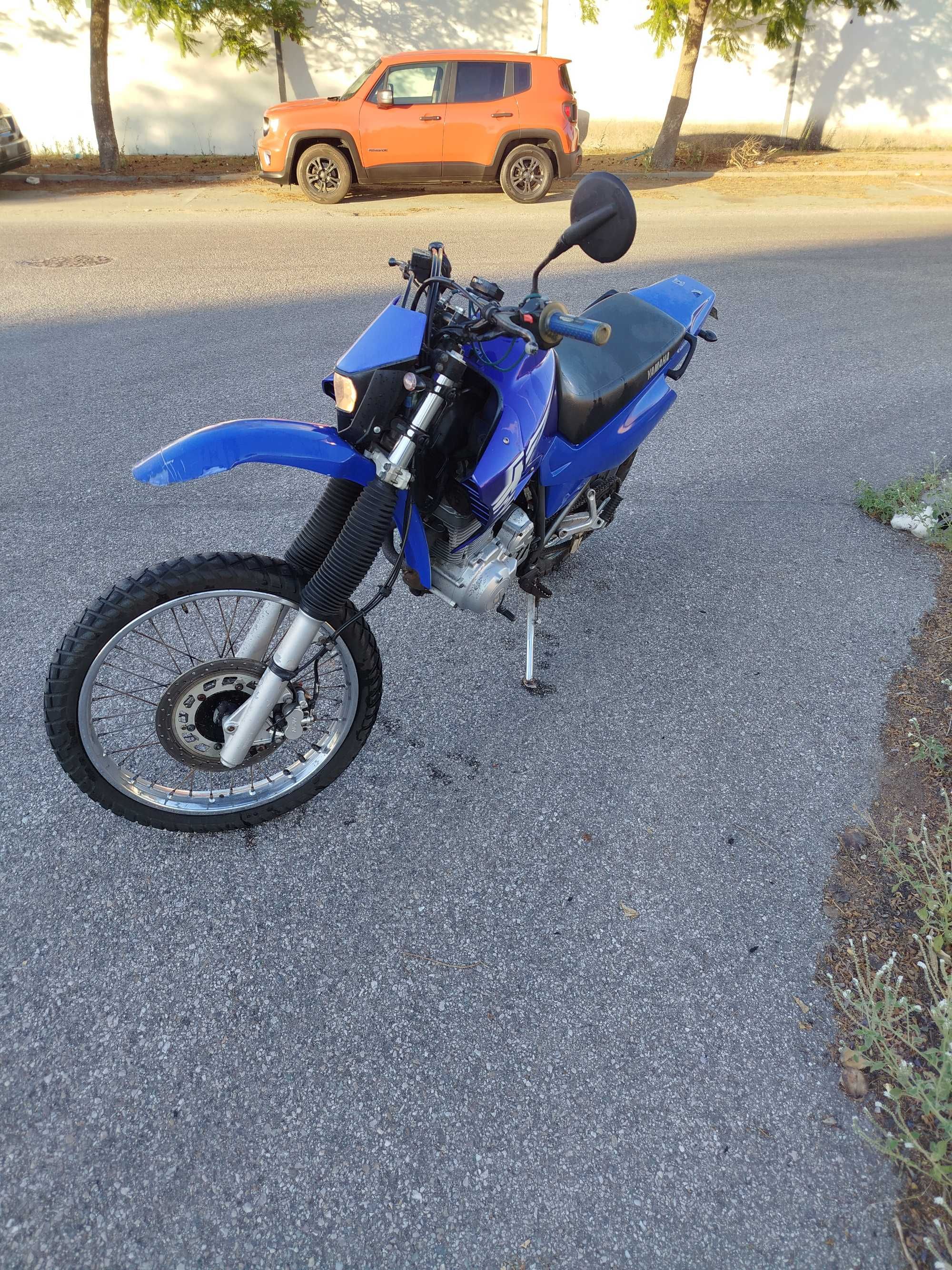 Moto Yamaha XT600E