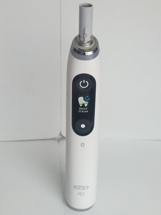 Szczoteczka oral B iO 9 biały