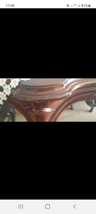 Stół w stylu ludwikowskim