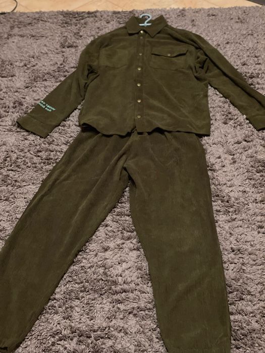 Прогулочный костюм оливкого цвета вельвет . Размер  оверсайз