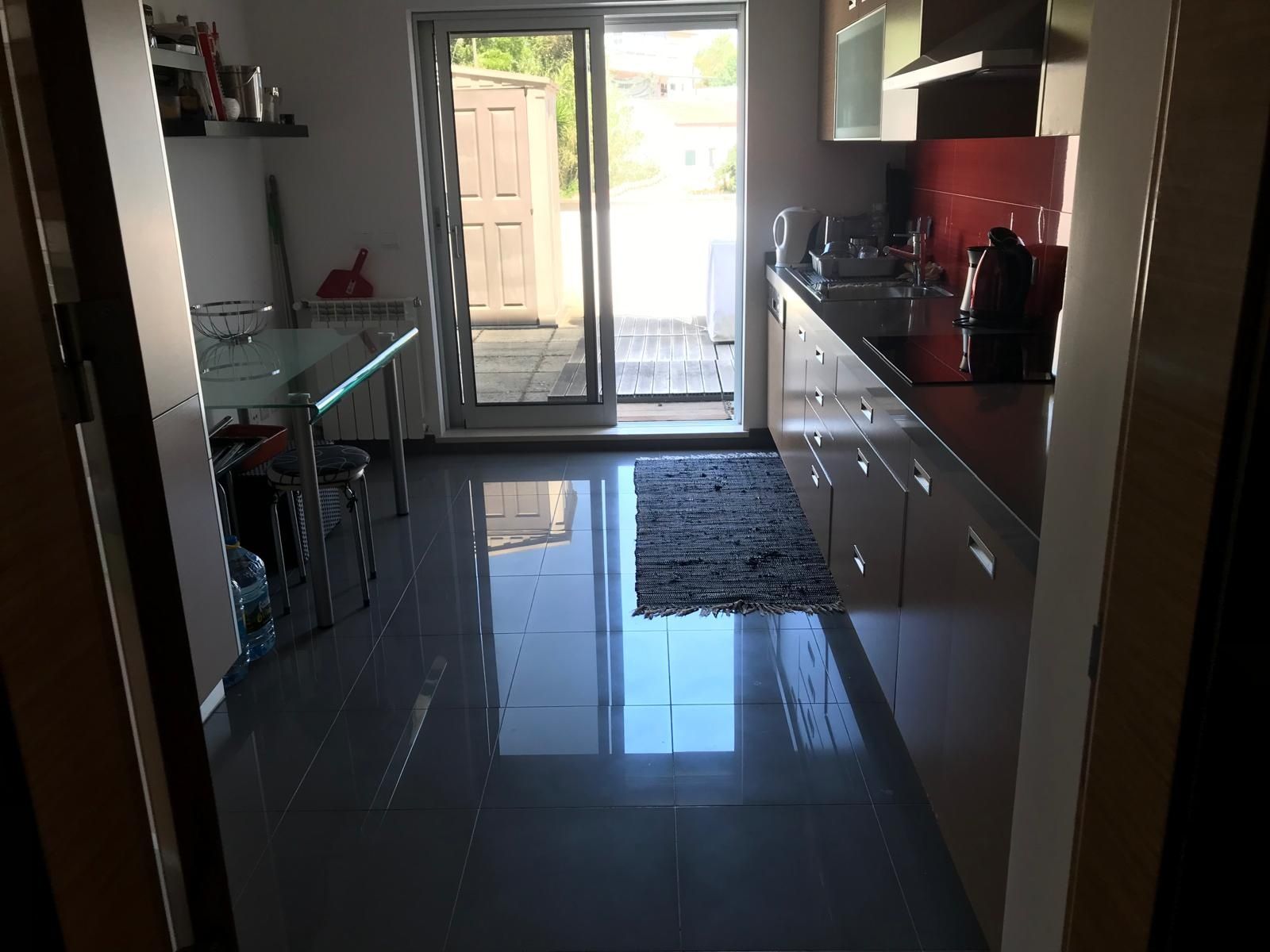 Quarto em apartamento próximo Universidades