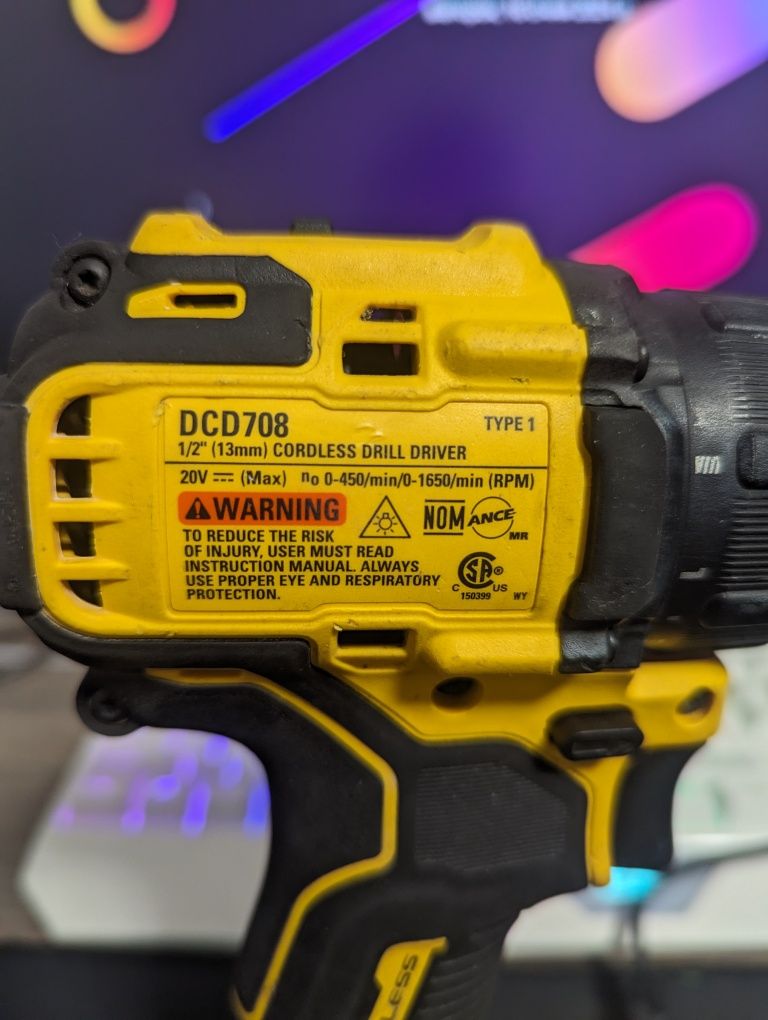 Шуруповерт DeWalt DCD708 + комплект