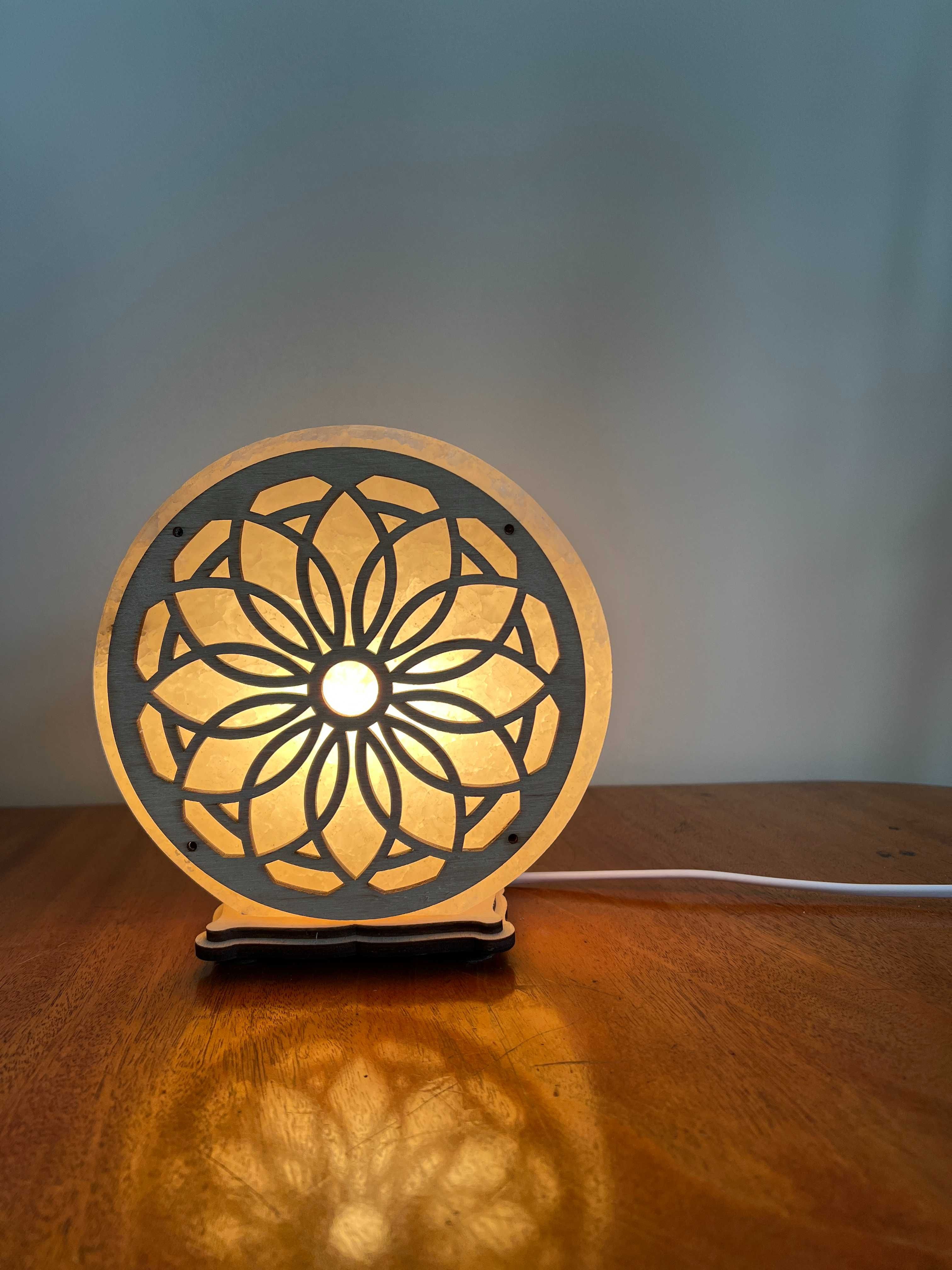 Соляна лампа з декором "Мандала", стан нової.