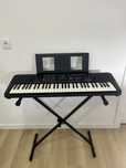 Teclado Yamaha PSR-E253 e suporte