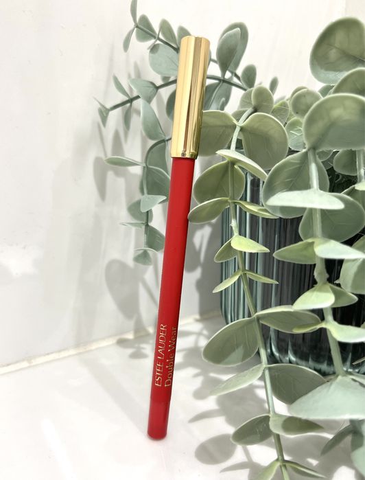 Estee Lauder nowa kredka do ust konturówka czerwona