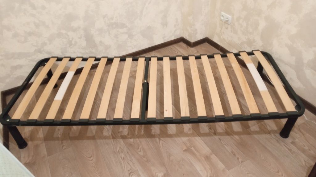 Продам кровать каркасную