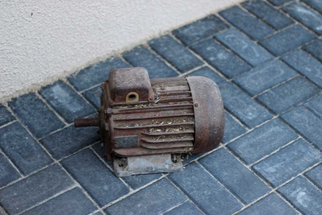 Silnik trójfazowy sprawny 1.1  kW