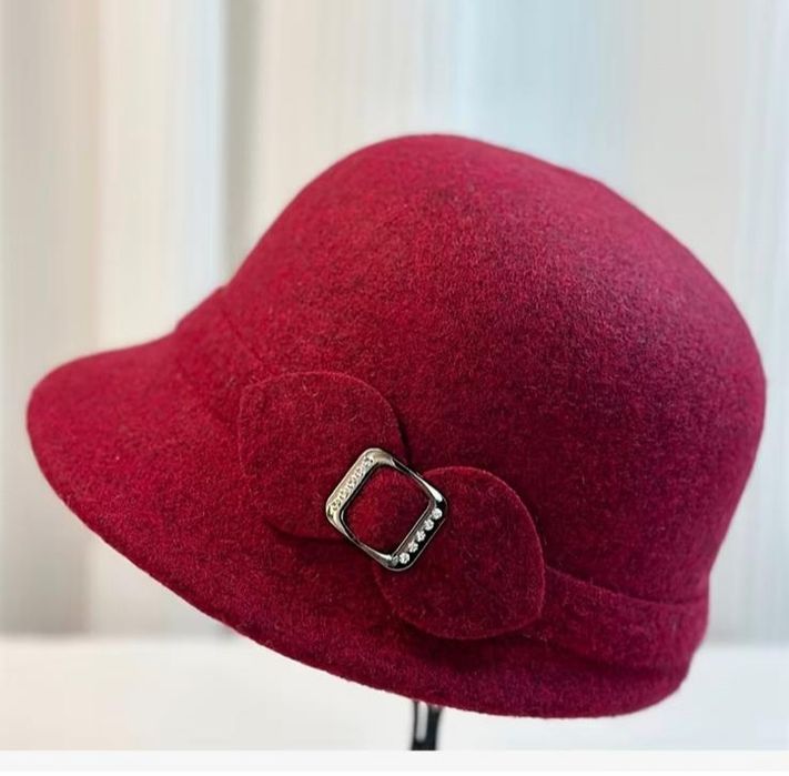 Damski kapelusz z krótkim rondem