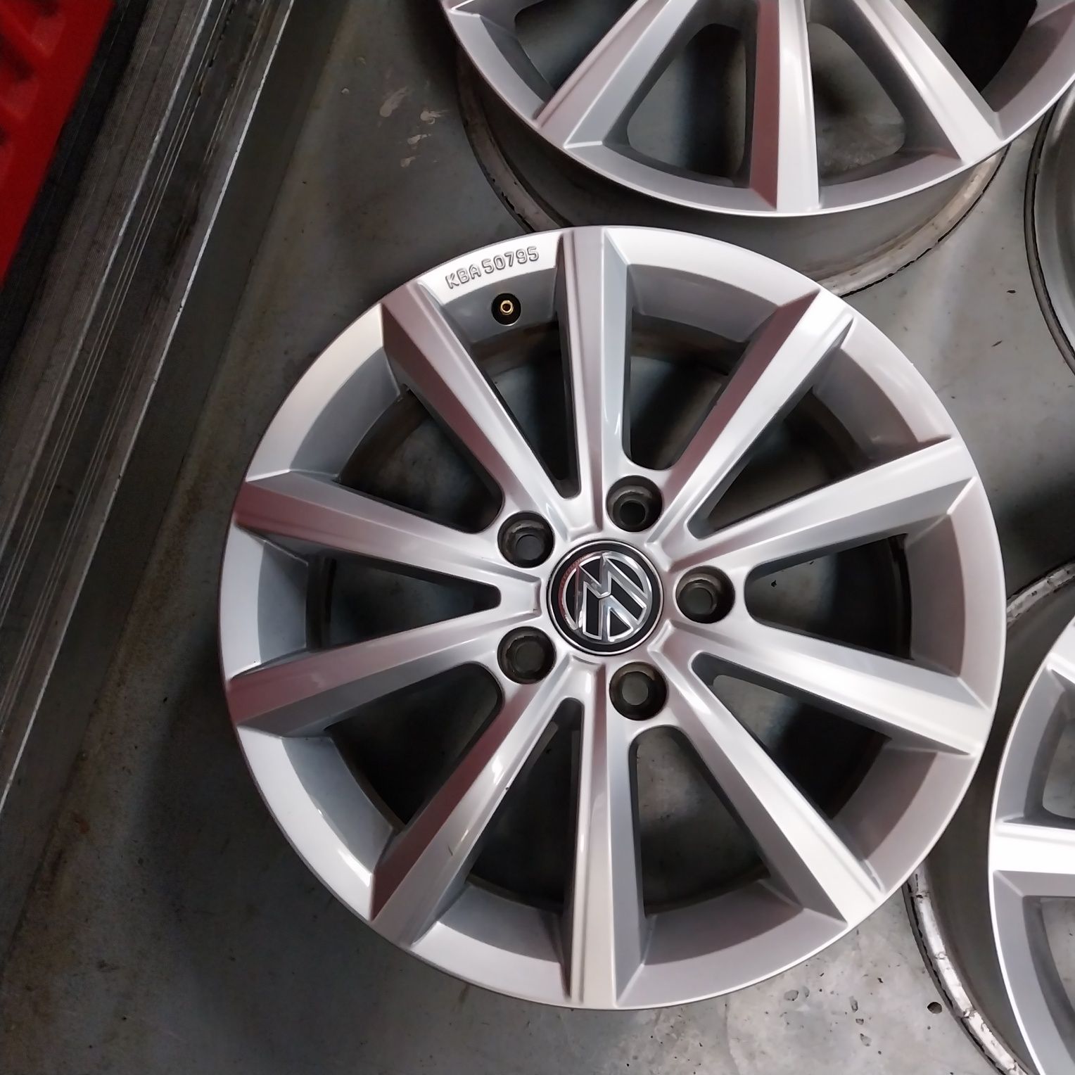 Oryginalne Felgi Aluminiowe VW R16 5x112 6J ET 48