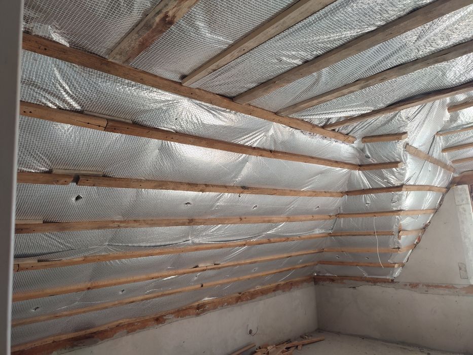 Ocieplanie  celulozą i naprawa izolacji dachu Rzeszów
