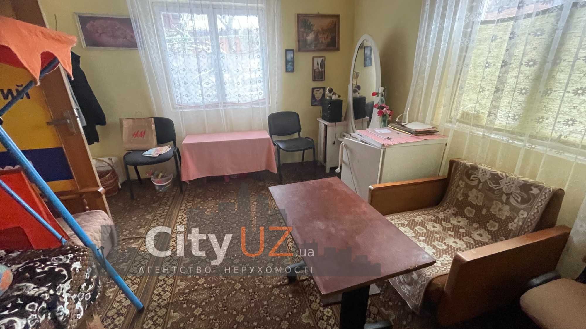 Продається дачний будинок з ділянкою