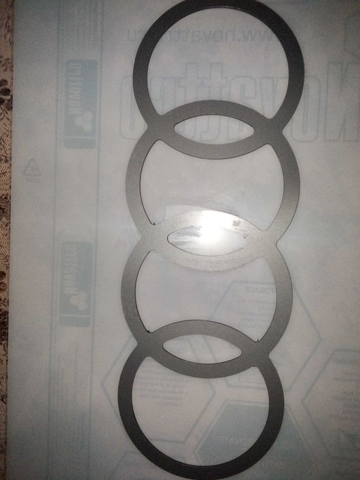 Инсталяция авт.значок Ауди