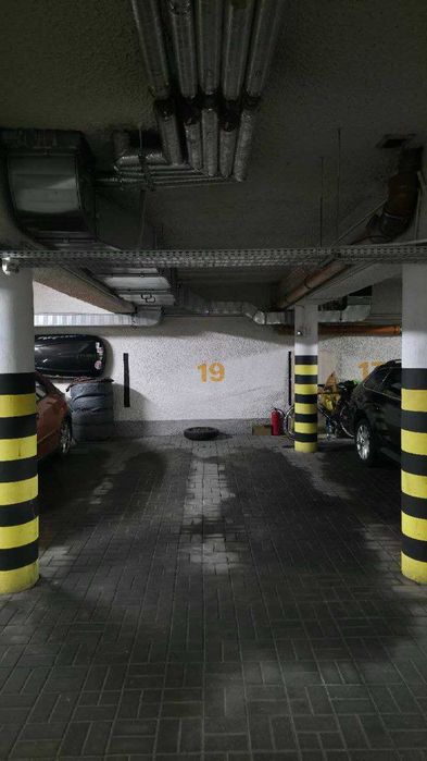 Sprzedam miejsce postojowe 15mkw w podziemnym parkingu