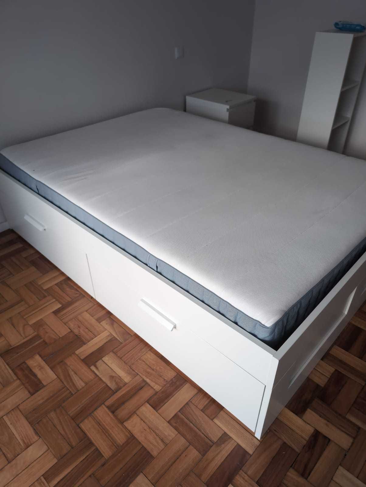 Cama Ikea 'Brimnes' + Colchão Ikea 'Vesteröy' (140cm - 200 cm)