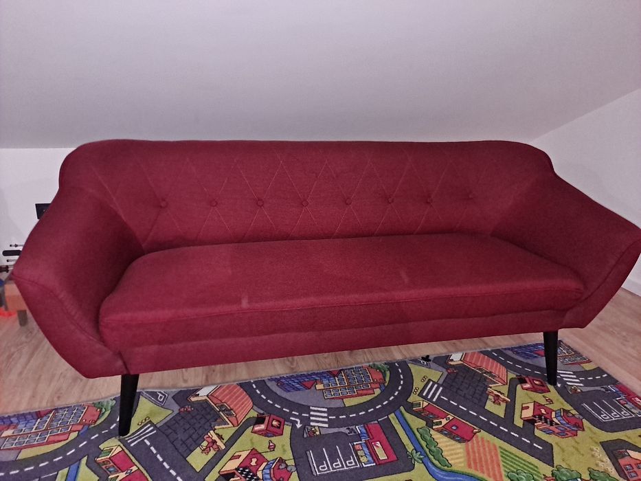 Sofa 3 osobowa styl skandynawski, drewniane nóżki kolor bordowy