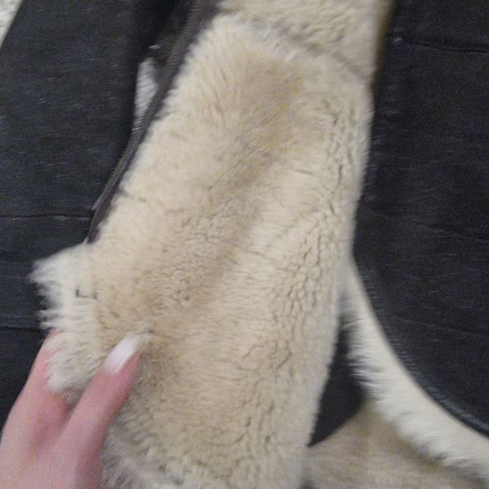 Продаю натуральною дубленку с большими капюшоном размер s