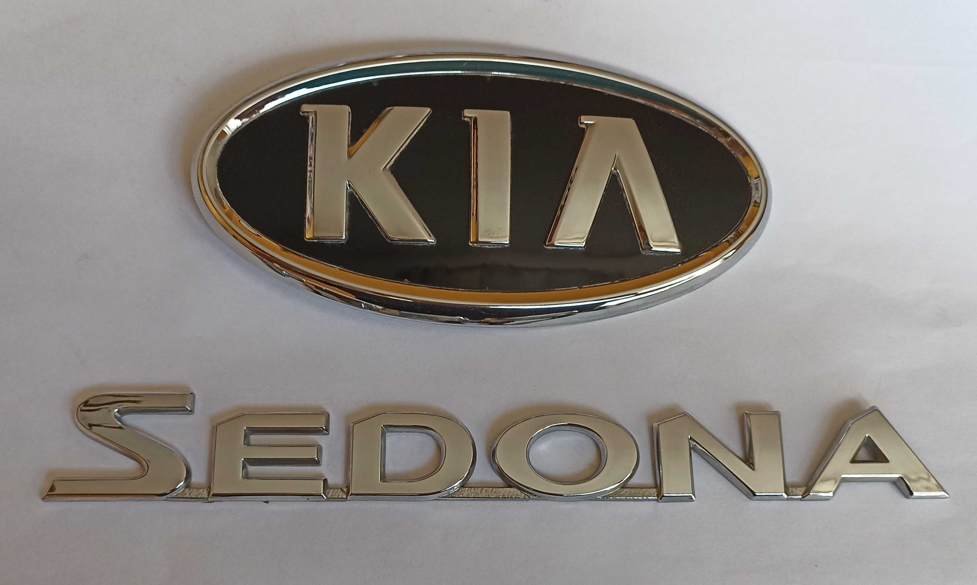 Napis emblemat Kia Sedona