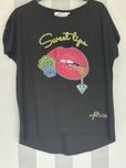 T-shirt z myLuxe w korze czarnym z nadrukiem
