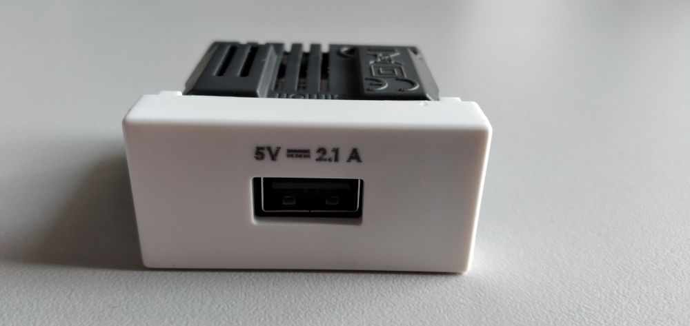 USB розетка для зарядки "Simon K126D/9