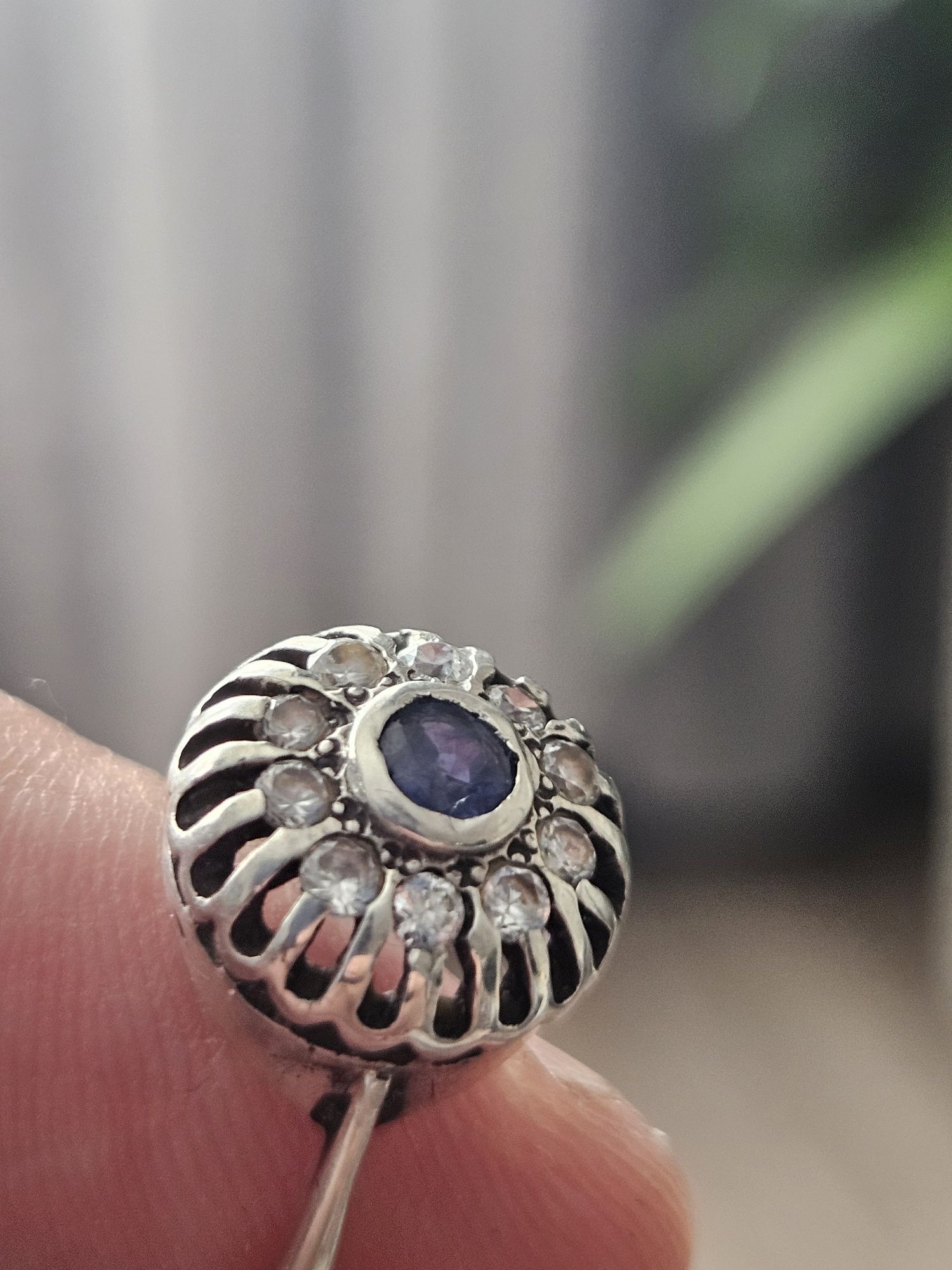 Серебряное кольцо с сапфиром.