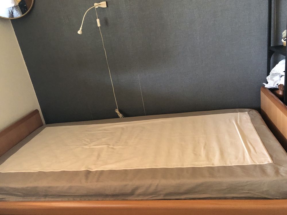 Proteção de colchão  decorativa p/cama solteiro nova