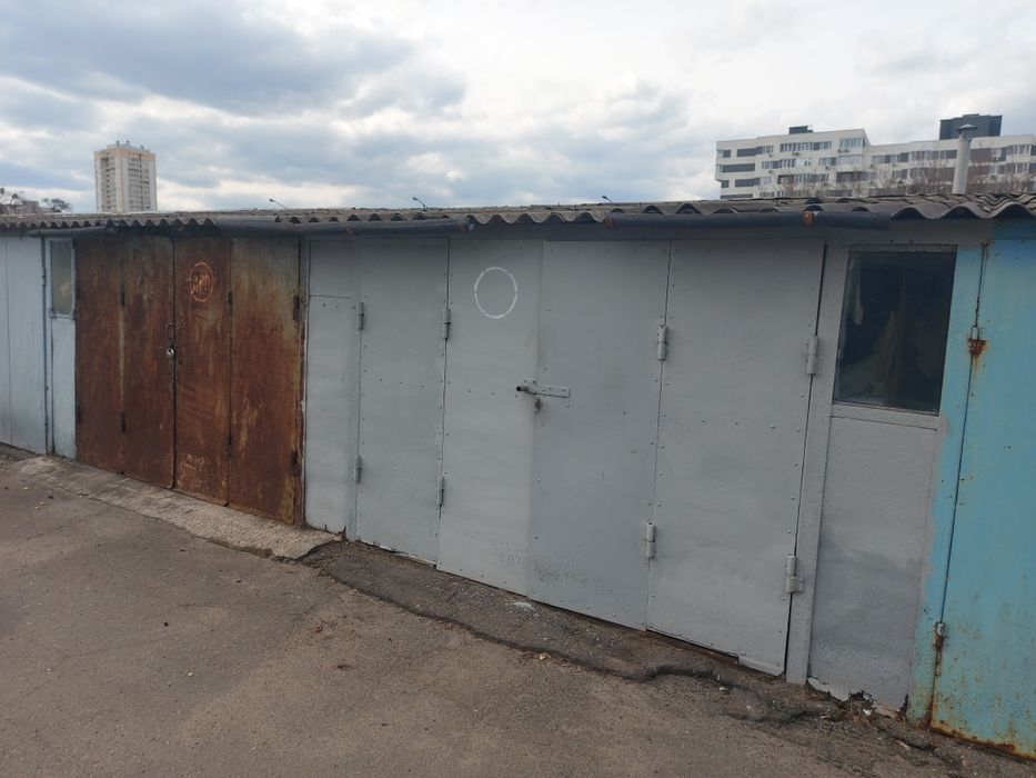 Продам гараж возле метро Дворец Спорта