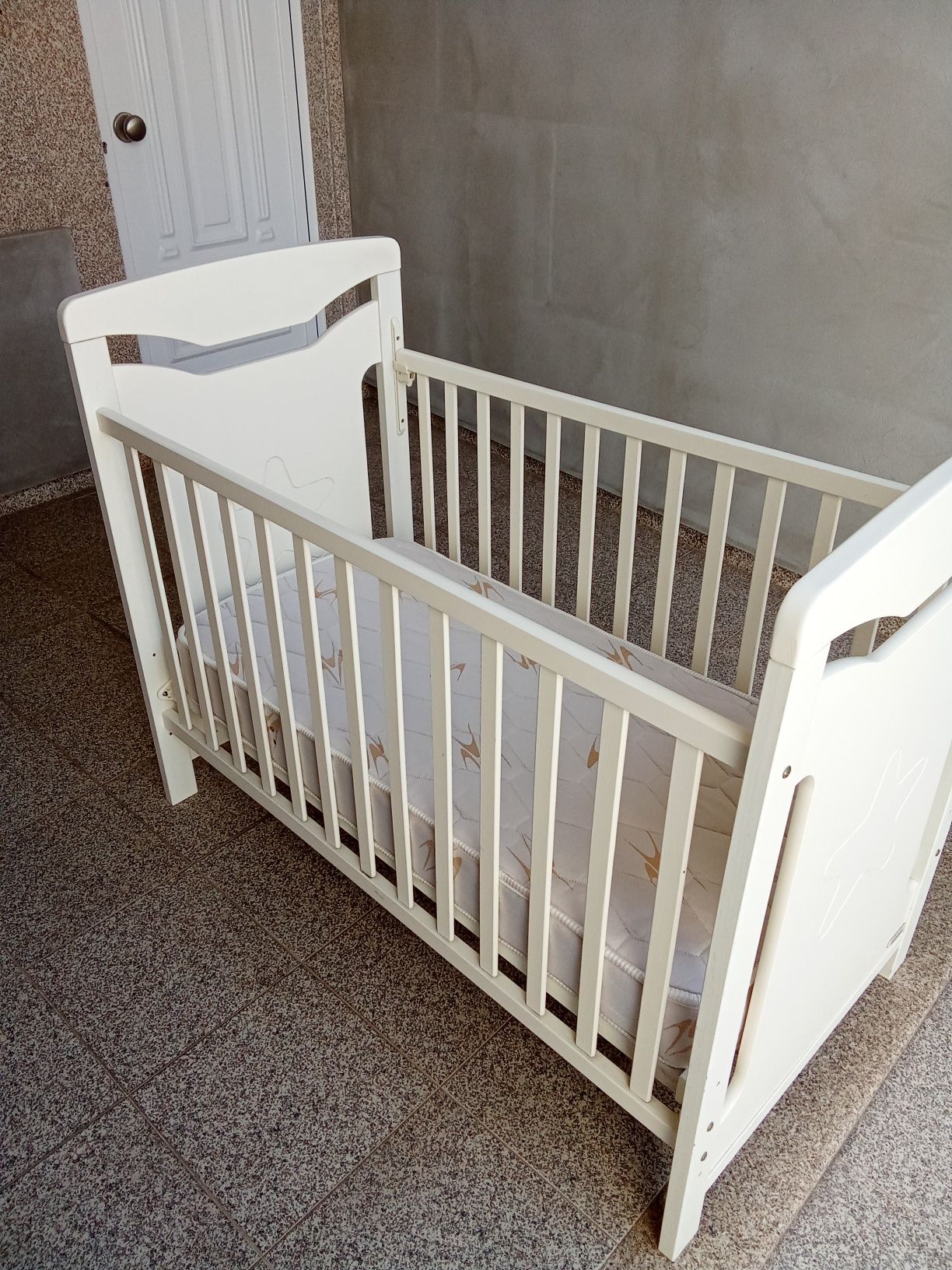 Berço bebécom colchão