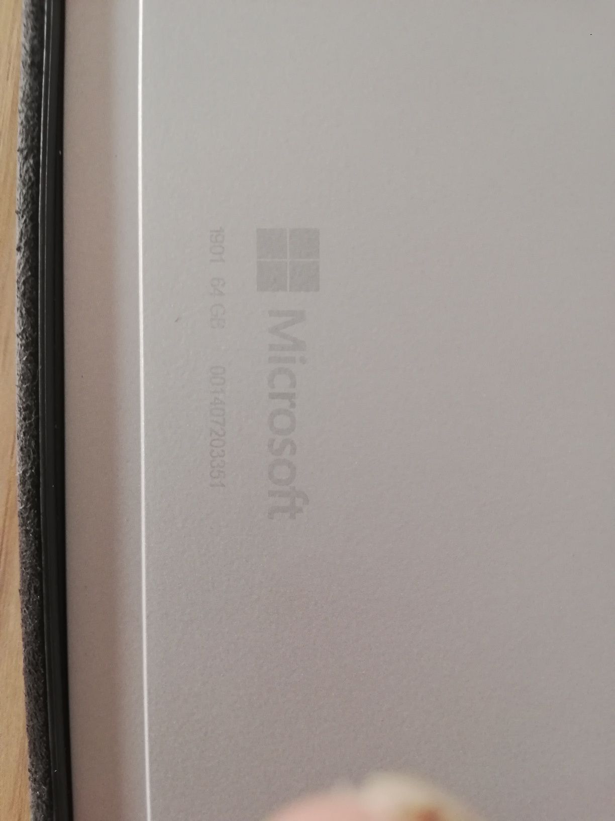 Tablet Microsoft Surface Go 2 uszkodzony włącza się