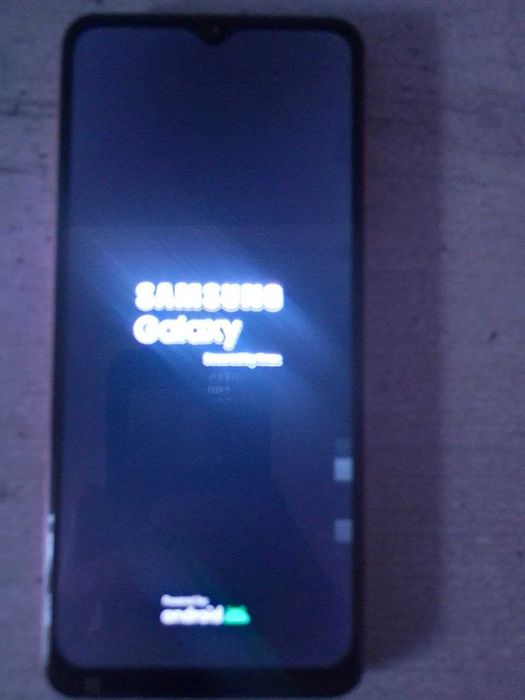 Продам Samsung Galaxy A04s — працює, але є проблема з екраном