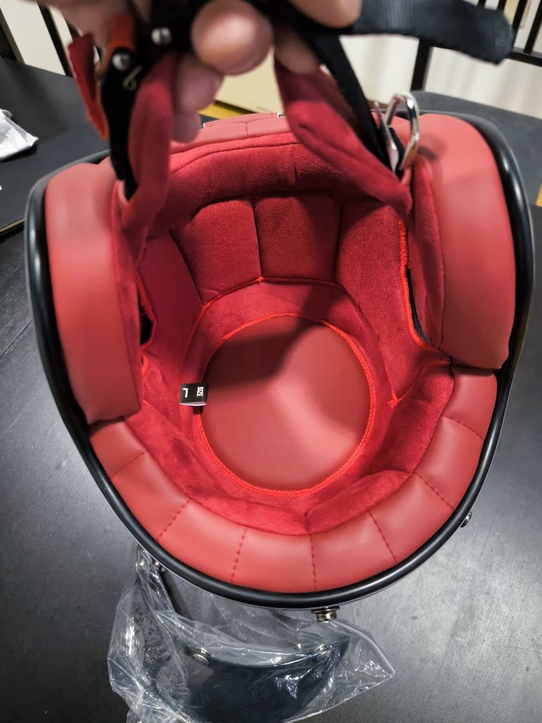 Capacetes abertos