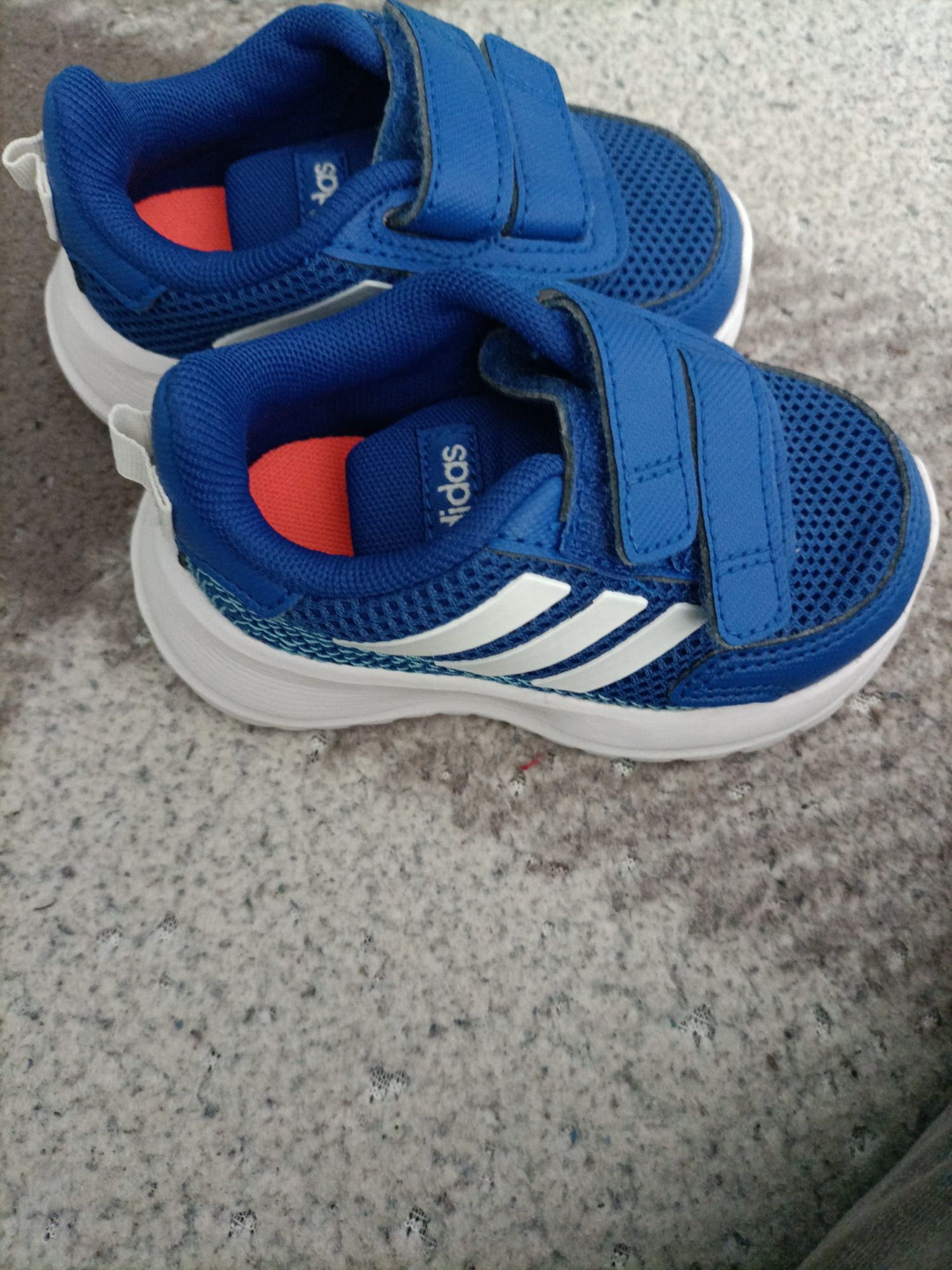 Buty dla chłopca roz 19.  Firmy adidas. Wkładka 12.