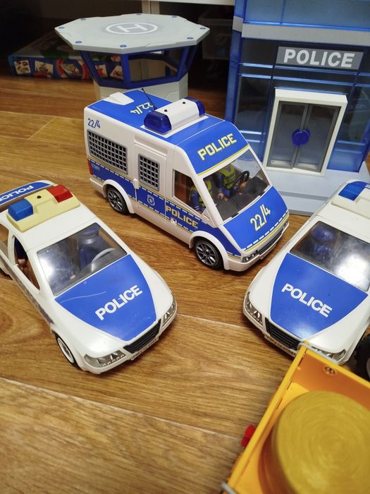 Багато різних машинок Playmobil плеймобіль