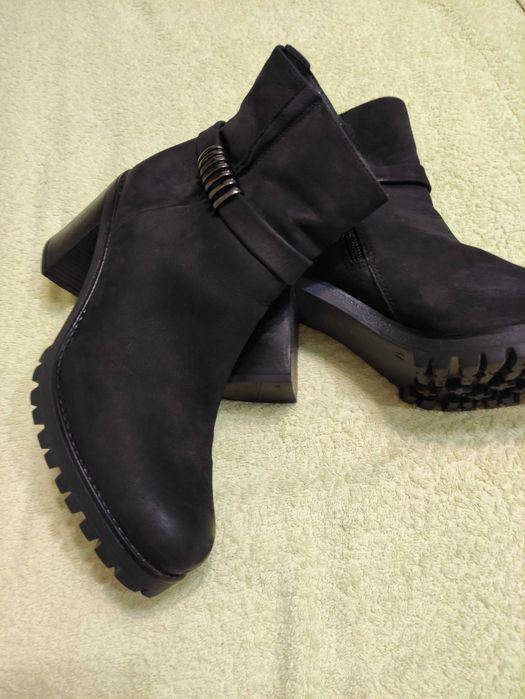 Ботинки шкіряні жіночі на широкому каблуці тракторна підошва р.41/27см