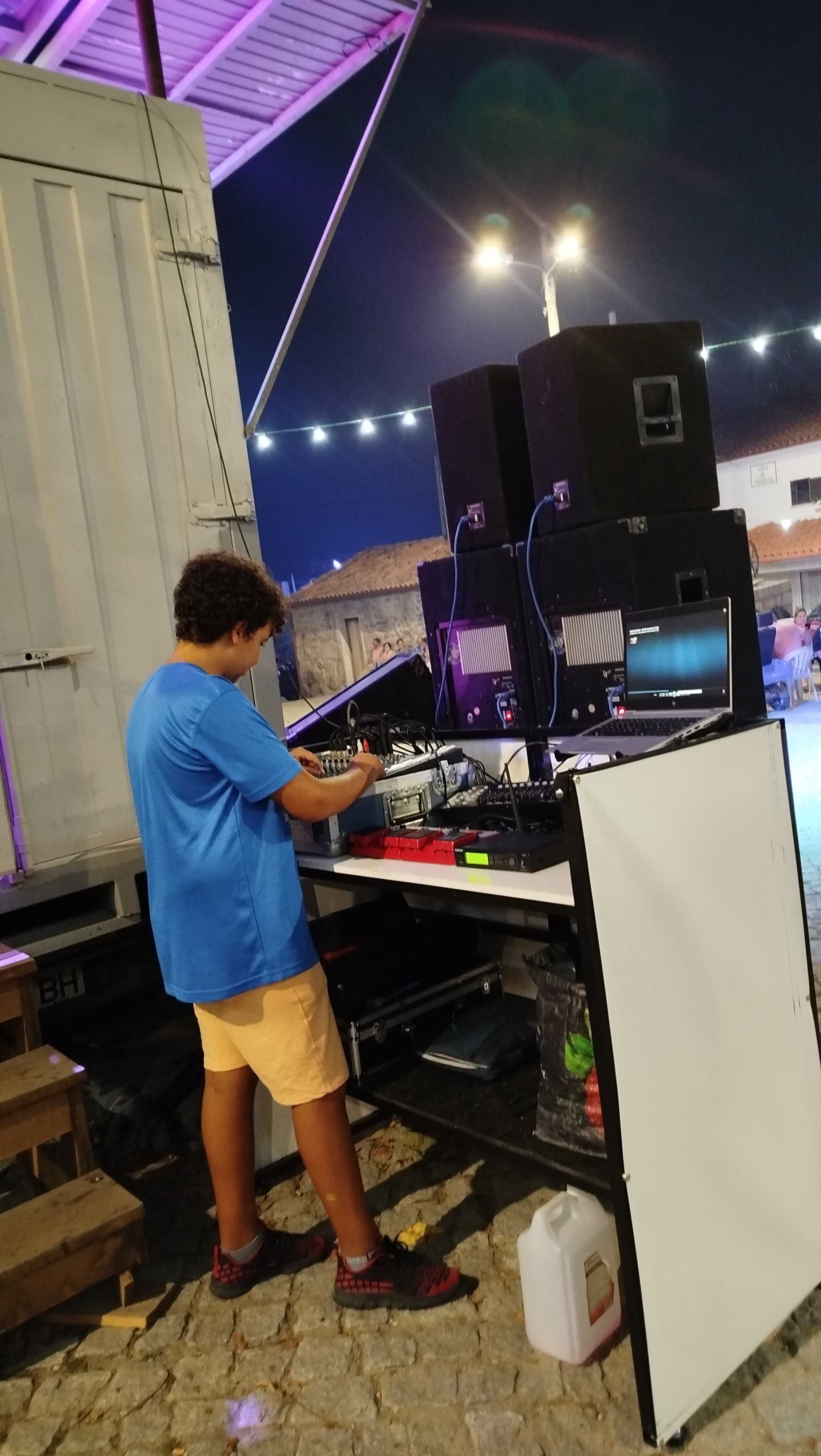 Festa da espuma, karaoke, dj com carrinha palco
