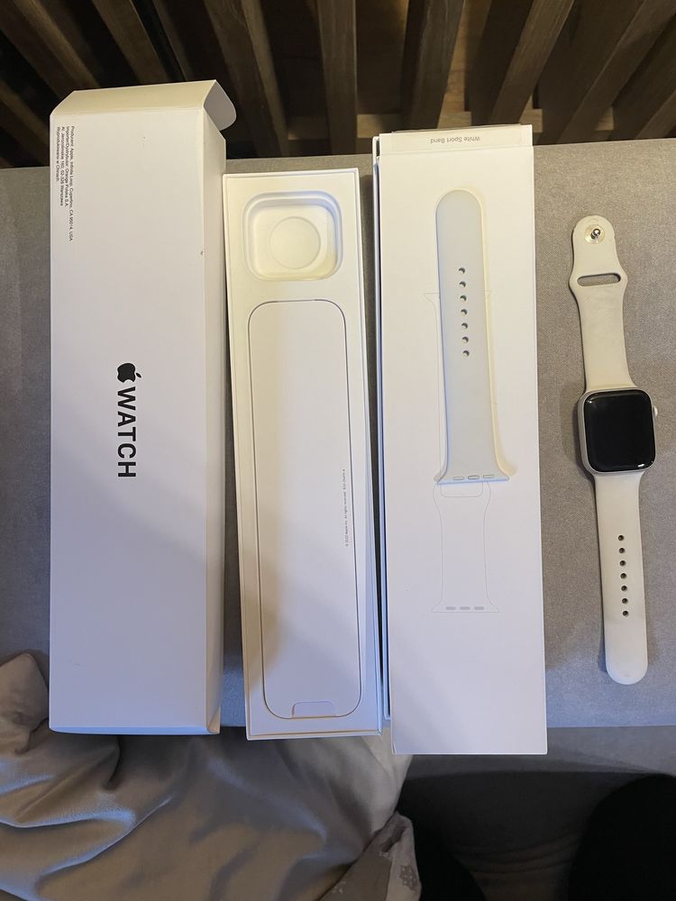 Apple watch SE smartwach